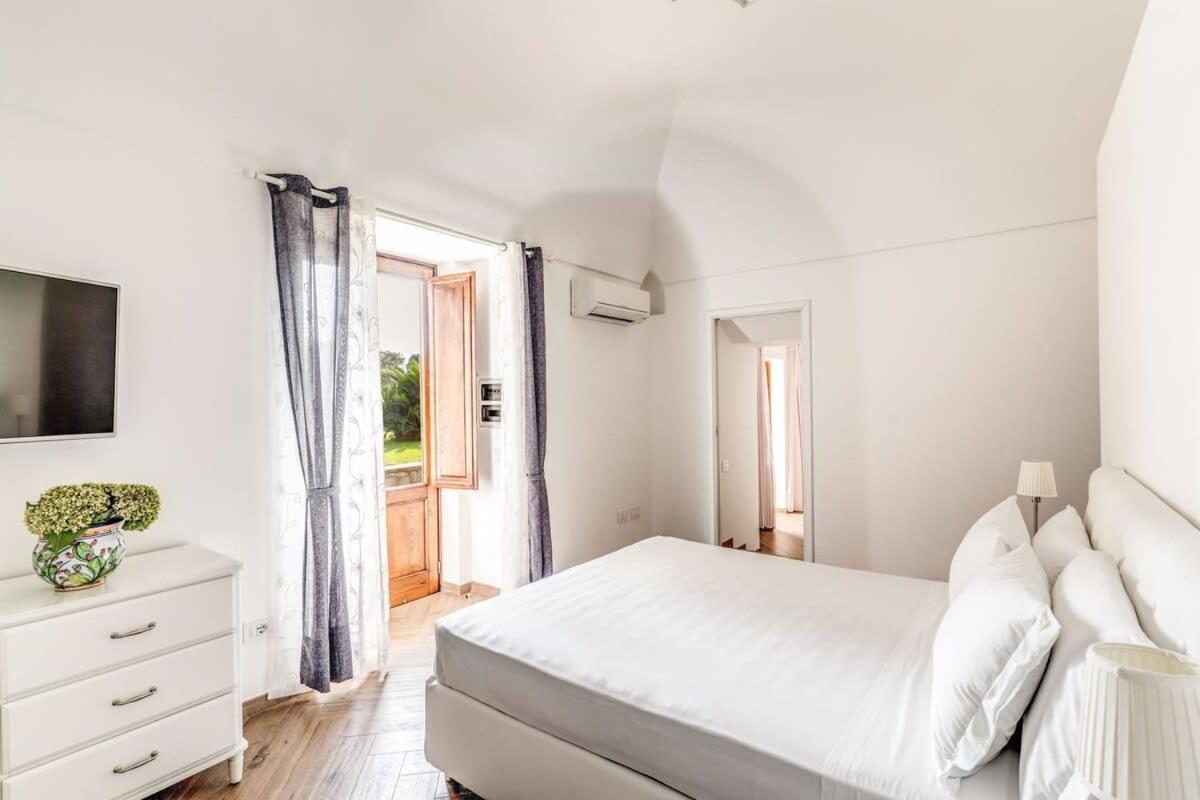 Villa Mimosa Rustic Elegance Views & Pool Масса-Лубренсе Экстерьер фото