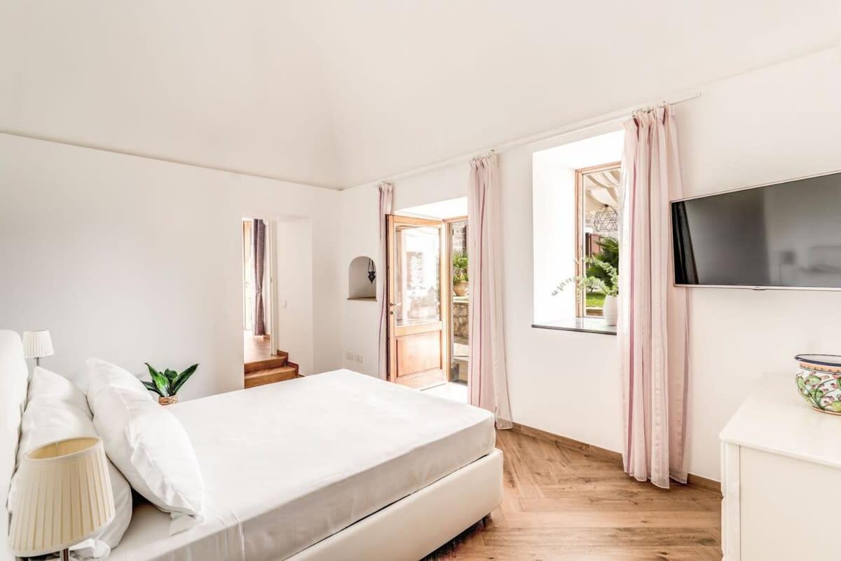 Villa Mimosa Rustic Elegance Views & Pool Масса-Лубренсе Экстерьер фото