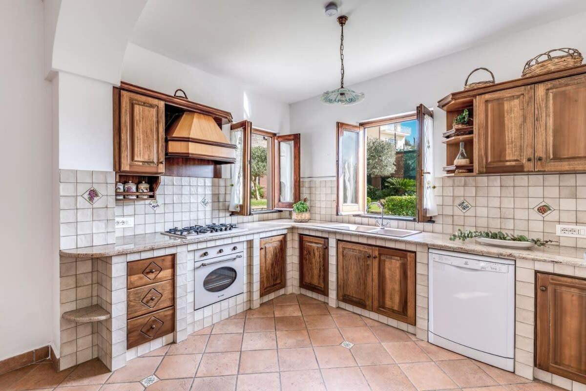 Villa Mimosa Rustic Elegance Views & Pool Масса-Лубренсе Экстерьер фото